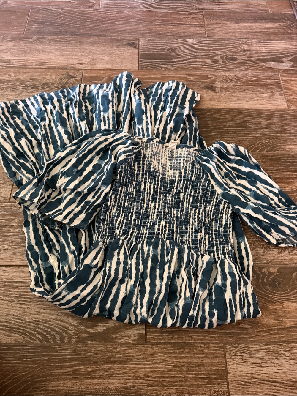 Kate Quinn ruched bodice shirt sleeve dress xs